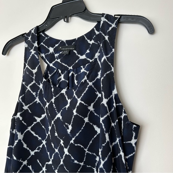 Forever 21 Windowpane Sleeveless Blouse - Picture 3 of 11